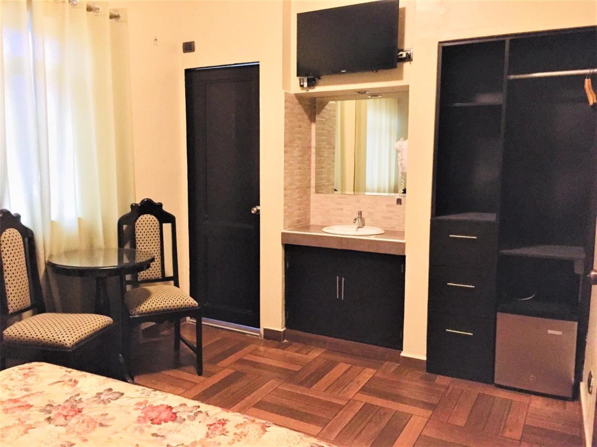 Hostal Carlos Tenaud Лима Экстерьер фото