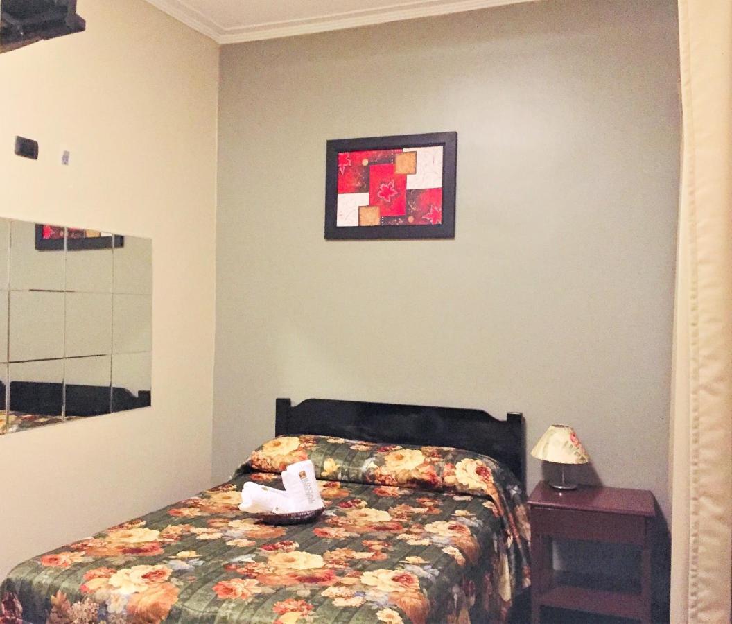 Hostal Carlos Tenaud Лима Экстерьер фото
