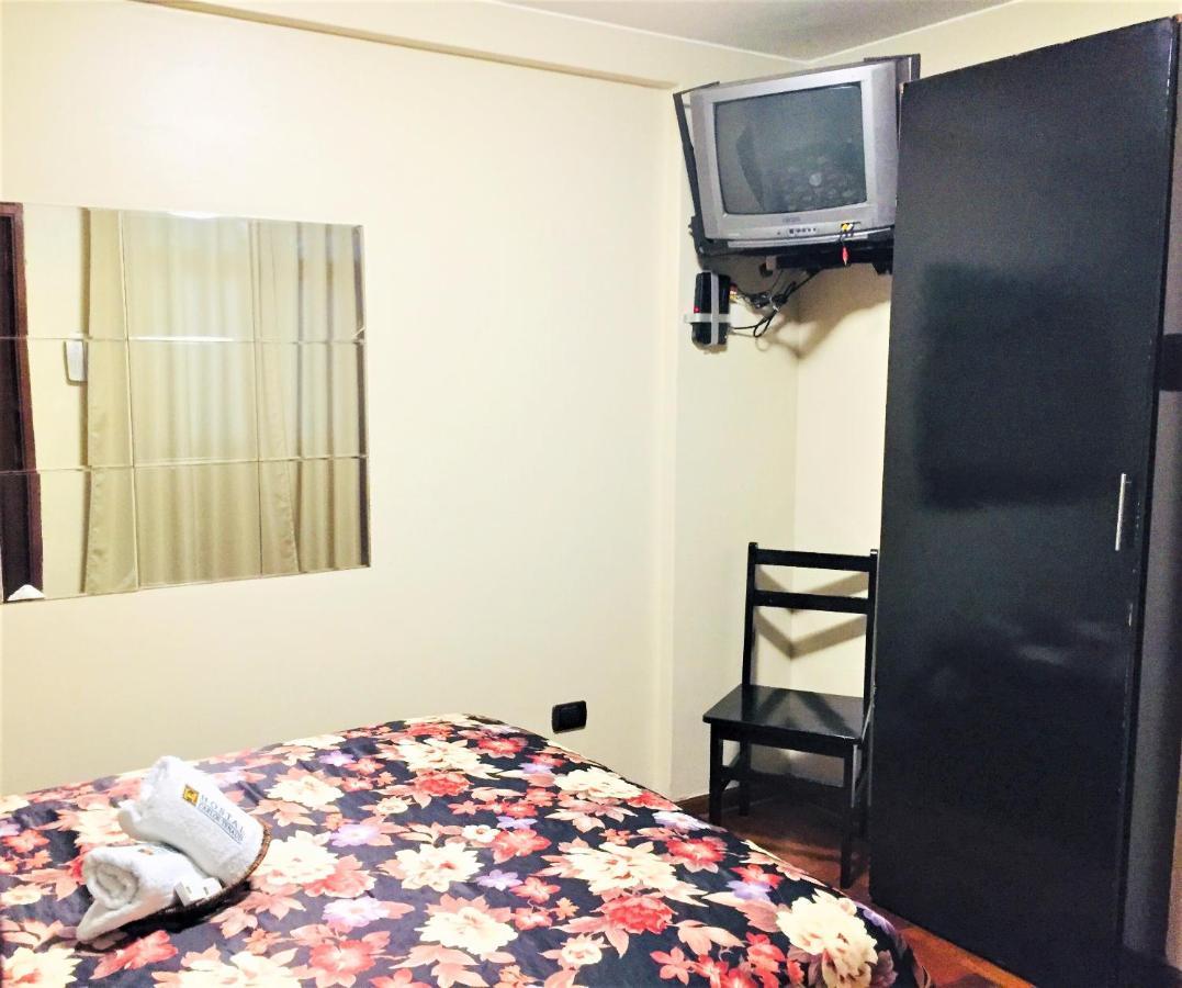 Hostal Carlos Tenaud Лима Экстерьер фото