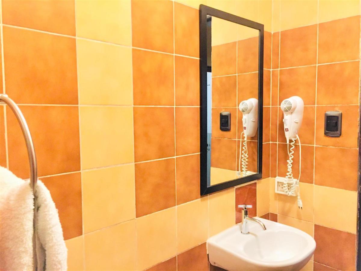 Hostal Carlos Tenaud Лима Экстерьер фото