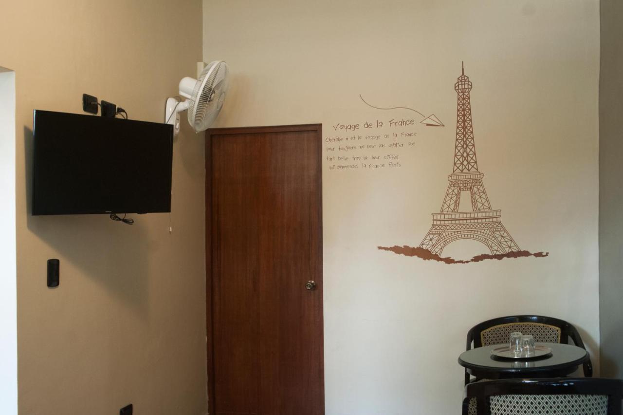 Hostal Carlos Tenaud Лима Экстерьер фото